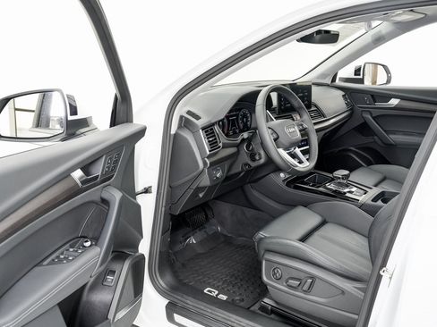Certified 2025 Audi Q5 2.0T Premium Plus w/ Premium Plus Package image 7