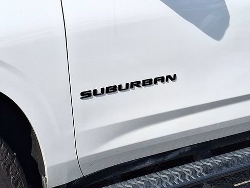 Used 2021 Chevrolet Suburban Z71 w/ Z71 Signature Package AWD/4WD image 30
