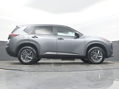 Used 2023 Nissan Rogue S image 31