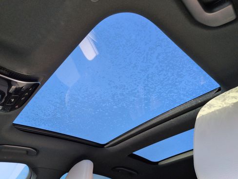 Used 2025 Mercedes-Benz C 300 Sedan image 27