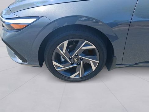 Used 2026 Hyundai Elantra Limited FWD image 9
