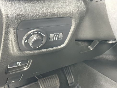 Used 2023 Jeep Grand Cherokee L Laredo RWD image 10