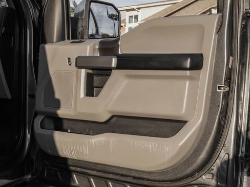 Used 2019 Ford F150 XLT image 48