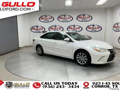 Used 2017 Toyota Camry XLE w/ Moonroof Package FWD image 2