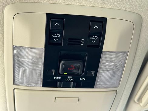 Used 2022 Lexus GX 460 Luxury w/ Accessory Package AWD/4WD image 33