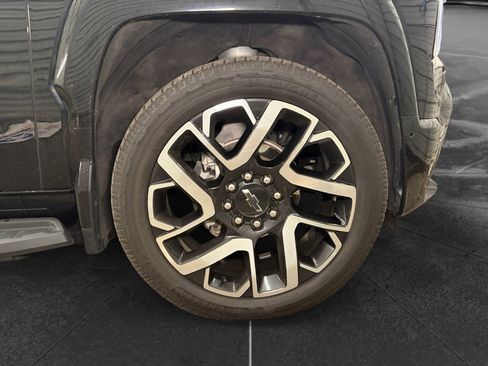 Used 2025 Chevrolet Silverado EV RST AWD/4WD image 25