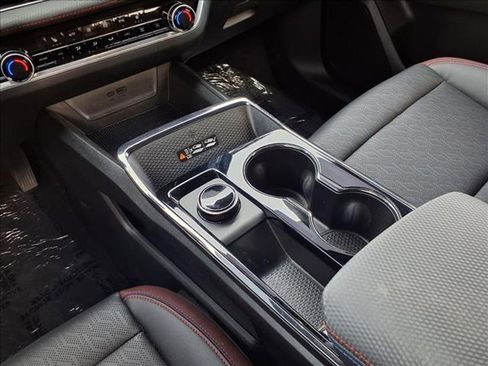 Used 2025 Chevrolet Equinox RS image 16