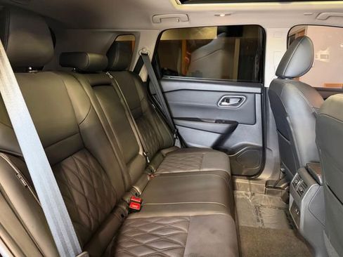 Used 2025 Nissan Rogue Platinum image 22