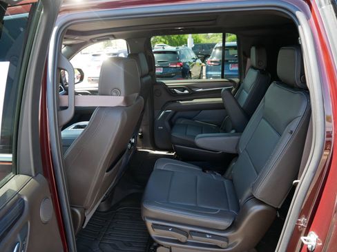 Used 2022 GMC Yukon XL Denali AWD/4WD image 10