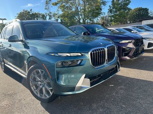 Used 2024 BMW X7 xDrive40i w/ Executive Package AWD/4WD image 3