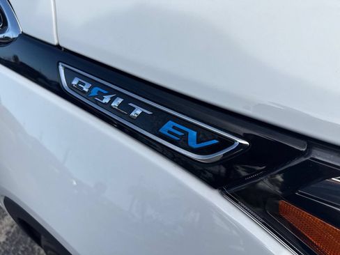 Used 2021 Chevrolet Bolt LT w/ Driver Confidence Package FWD image 9