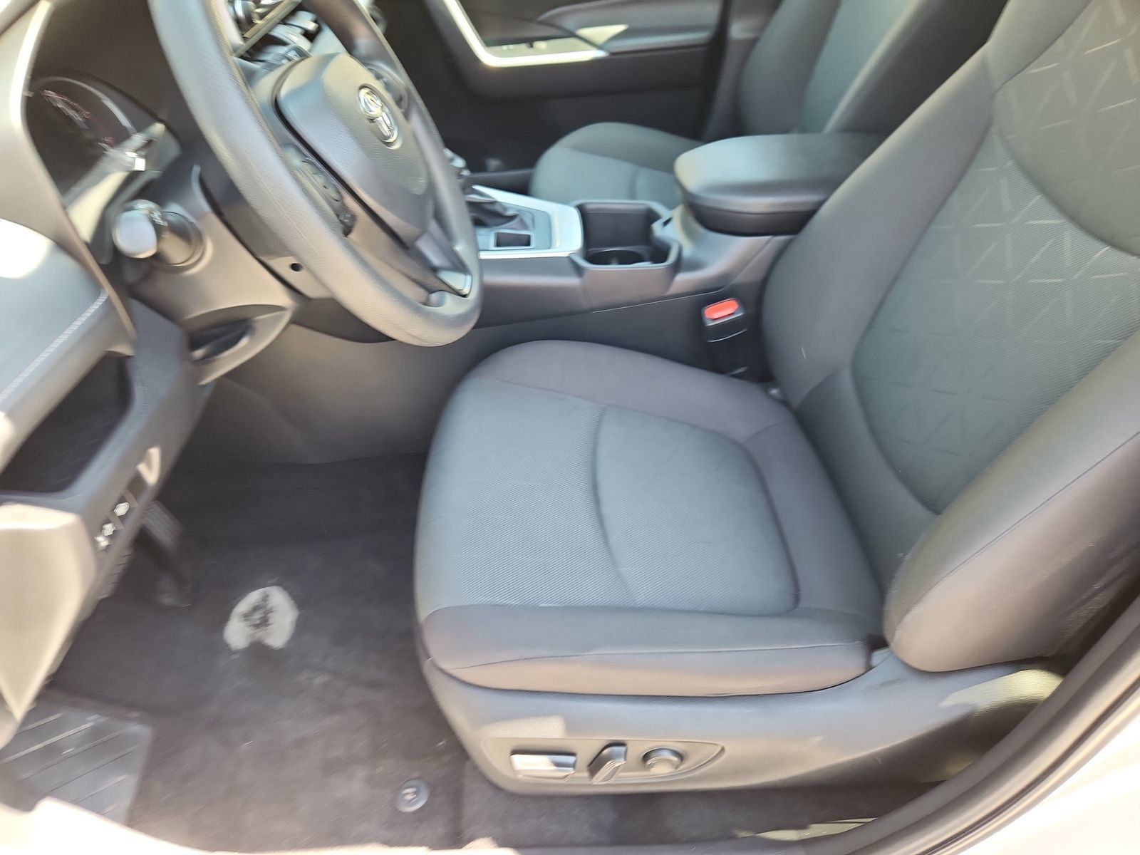 Used 2024 Toyota RAV4 XLE AWD/4WD image 10