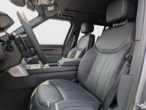 New 2025 Land Rover Range Rover SE image 4