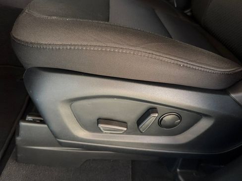 Used 2023 Ford Explorer XLT AWD/4WD image 15