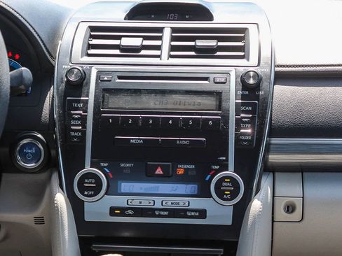 Used 2012 Toyota Camry LE image 18