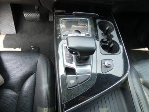 Used 2018 Audi Q7 3.0T Prestige w/ Prestige Package AWD/4WD image 18