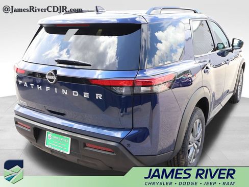 Used 2025 Nissan Pathfinder SV FWD image 5