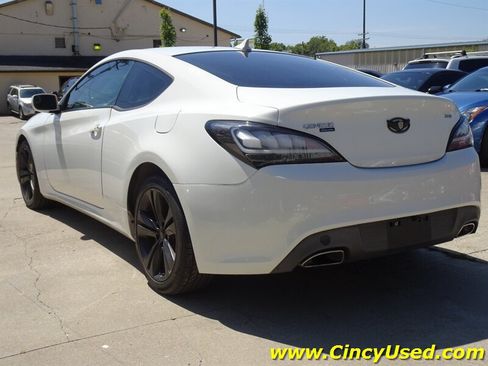 Used 2011 Hyundai Genesis 2.0T RWD image 8