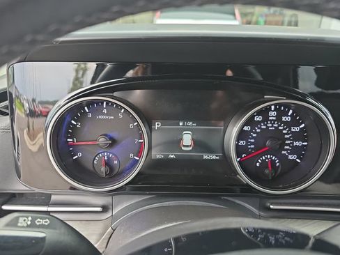 Used 2024 Kia Carnival EX FWD image 17