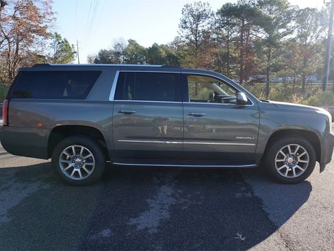 Used 2017 GMC Yukon XL Denali image 24