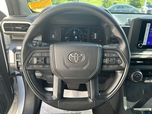 Certified 2025 Toyota Tacoma SR5 AWD/4WD image 20