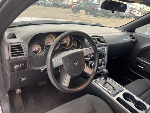 Used 2010 Dodge Challenger SE image 20