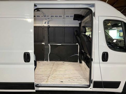Used 2024 RAM ProMaster 2500 w/ Convenience Group FWD image 13