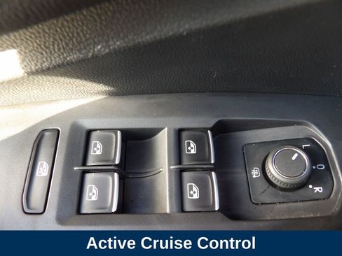 Used 2023 Volkswagen Jetta SE image 10