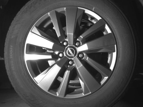 Used 2025 Nissan Pathfinder SV FWD image 15