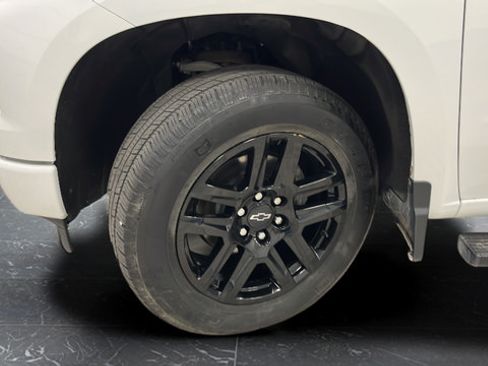Used 2023 Chevrolet Silverado 1500 Custom AWD/4WD image 38