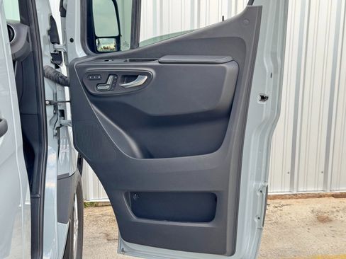 Used 2022 Mercedes-Benz Sprinter 1500 image 40