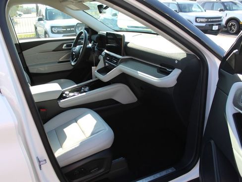 New 2026 Ford Explorer Platinum w/ LUX Leather Package AWD/4WD image 12