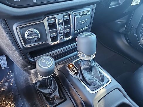 New 2026 Jeep Wrangler Unlimited Sahara AWD/4WD image 32