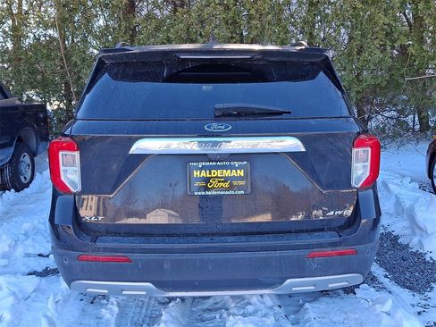 Used 2021 Ford Explorer XLT w/ Equipment Group 202A image 6