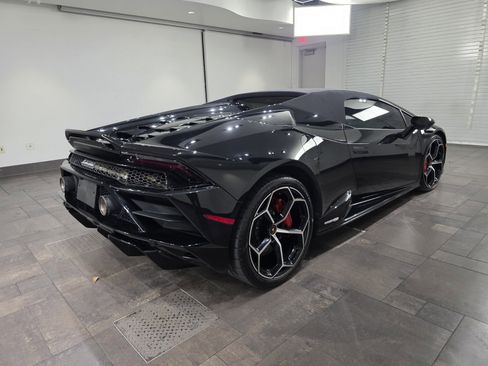 Used 2022 Lamborghini Huracan EVO RWD image 21