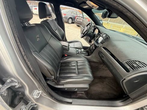 Used 2018 Chrysler 300 S image 17