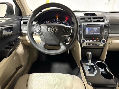 Used 2014 Toyota Camry LE FWD image 11