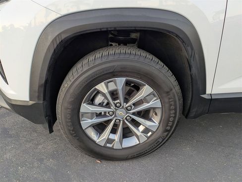 Used 2025 Chevrolet Equinox LT image 13