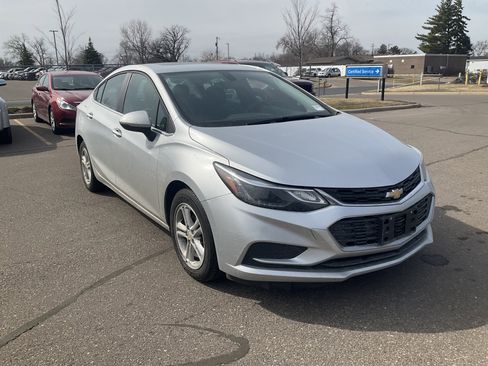 Used 2017 Chevrolet Cruze LT w/ Sun And Sound Package image 3