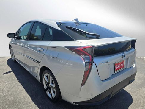 Used 2017 Toyota Prius Four Touring w/ Premium Convenience Package FWD image 5