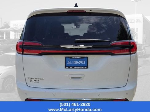 Used 2023 Chrysler Pacifica Touring-L FWD image 6