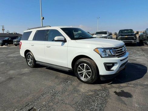 Used 2019 Ford Expedition XLT image 2