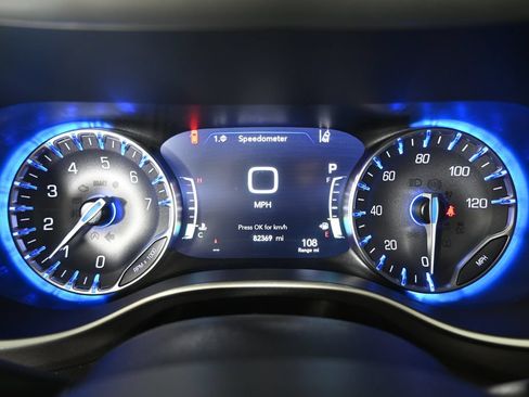 Used 2022 Chrysler Pacifica Touring-L FWD image 25