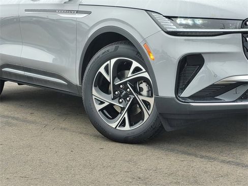 New 2026 Lincoln Nautilus Premier w/ Equipment Group 102A image 2