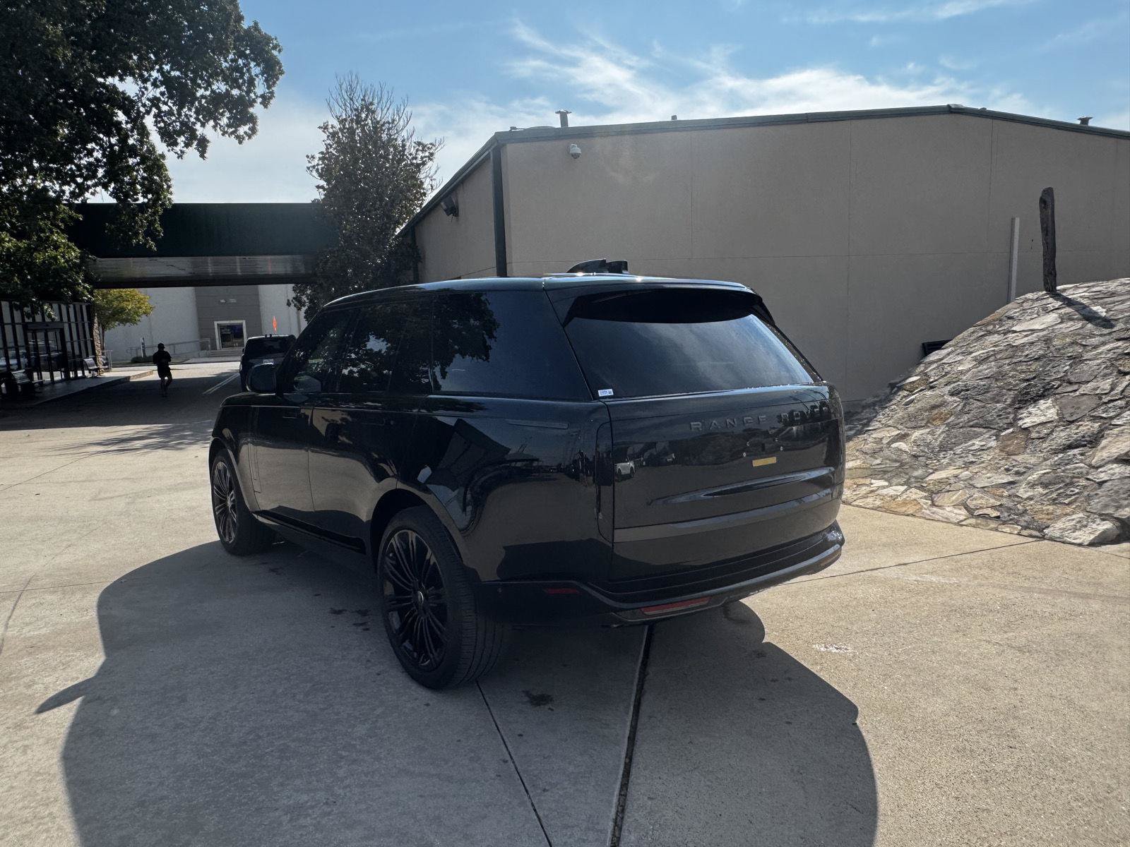 Certified 2025 Land Rover Range Rover SE AWD/4WD image 5