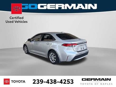 Used 2022 Toyota Corolla LE FWD image 3