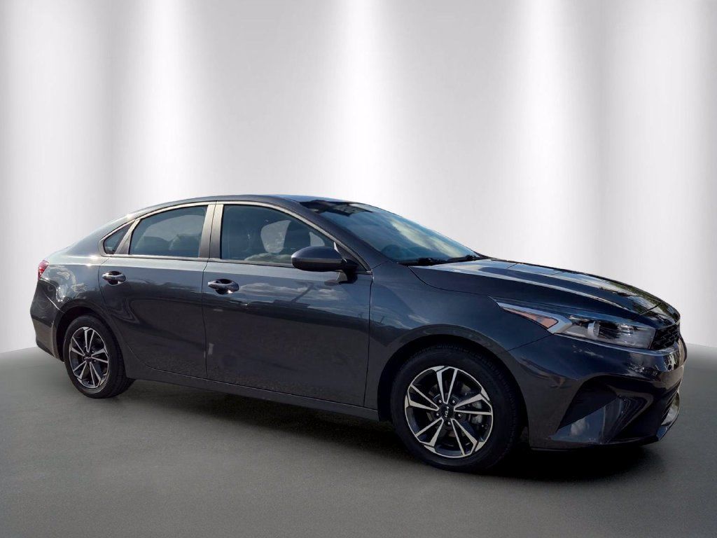 Used 2023 Kia Forte LXS FWD image 2