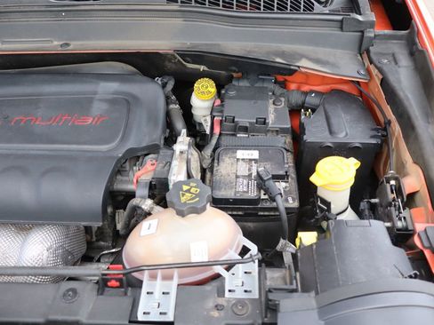 Used 2016 Jeep Renegade Latitude w/ Cold Weather Group image 40