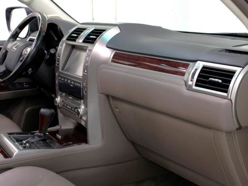 Used 2017 Lexus GX 460 Premium image 49