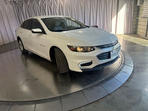 Used 2018 Chevrolet Malibu LT FWD image 3